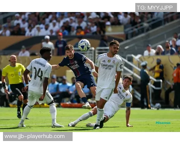 切尔西与巴黎圣日耳曼友谊赛战平绝杀瞬间引发全场热烈反响